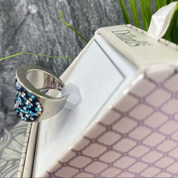 Dillard’s Cocktail Ring Teal Multi Crystals Statement Fashion Size 7 Silver NIB - Picture 3 of 8